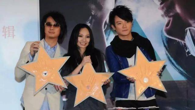 参加《蒙面唱将》开口就被认出,果然有她才是飞儿乐队_faye_雯婷_王菲