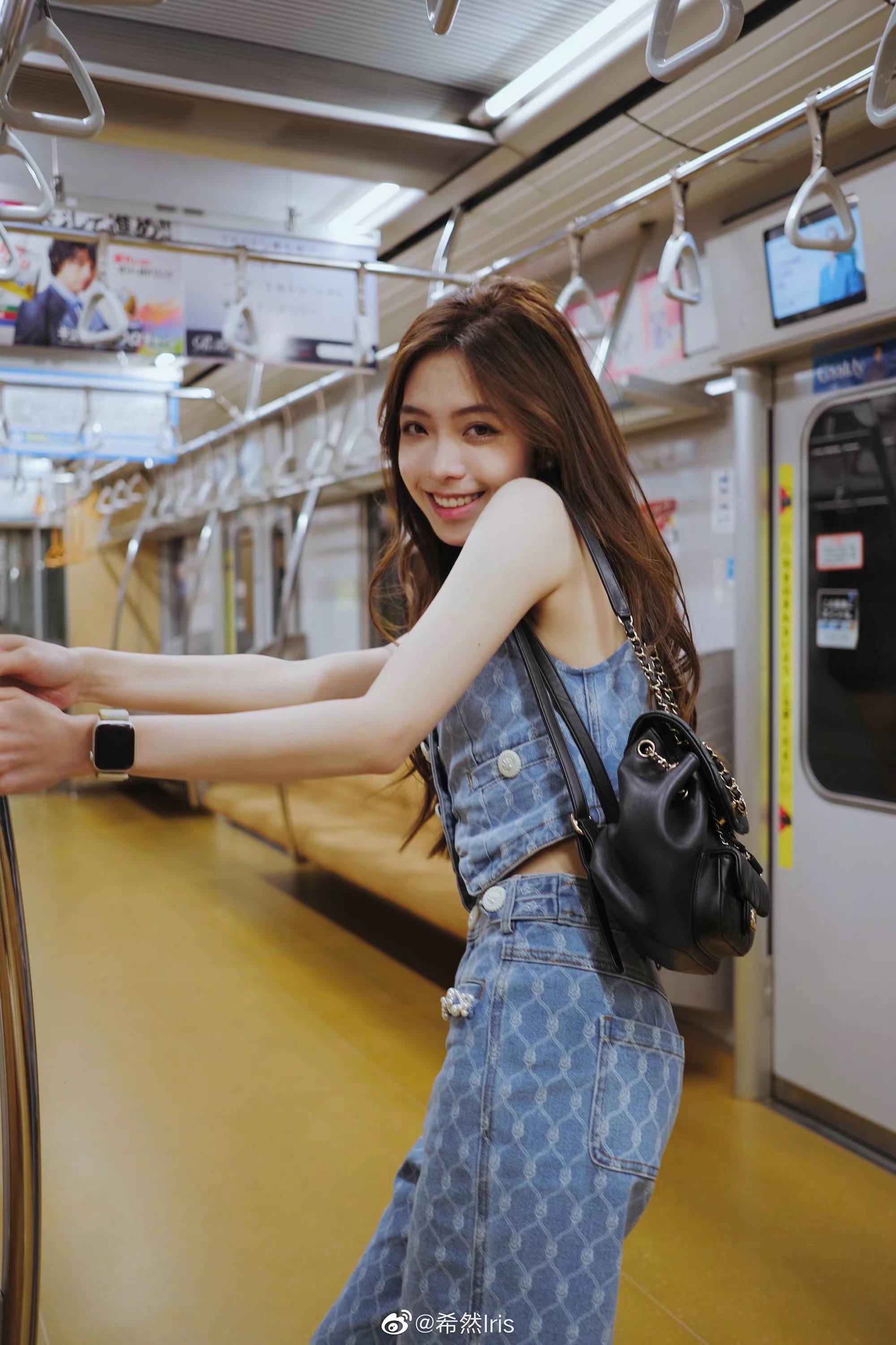 lol解说希然发布近照_风格