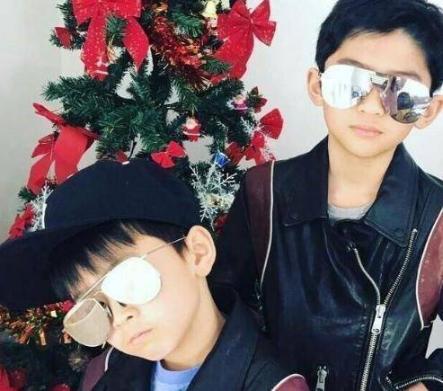 平时除了要忙碌工作之外,更是会经常带着两个孩子去探望谢贤