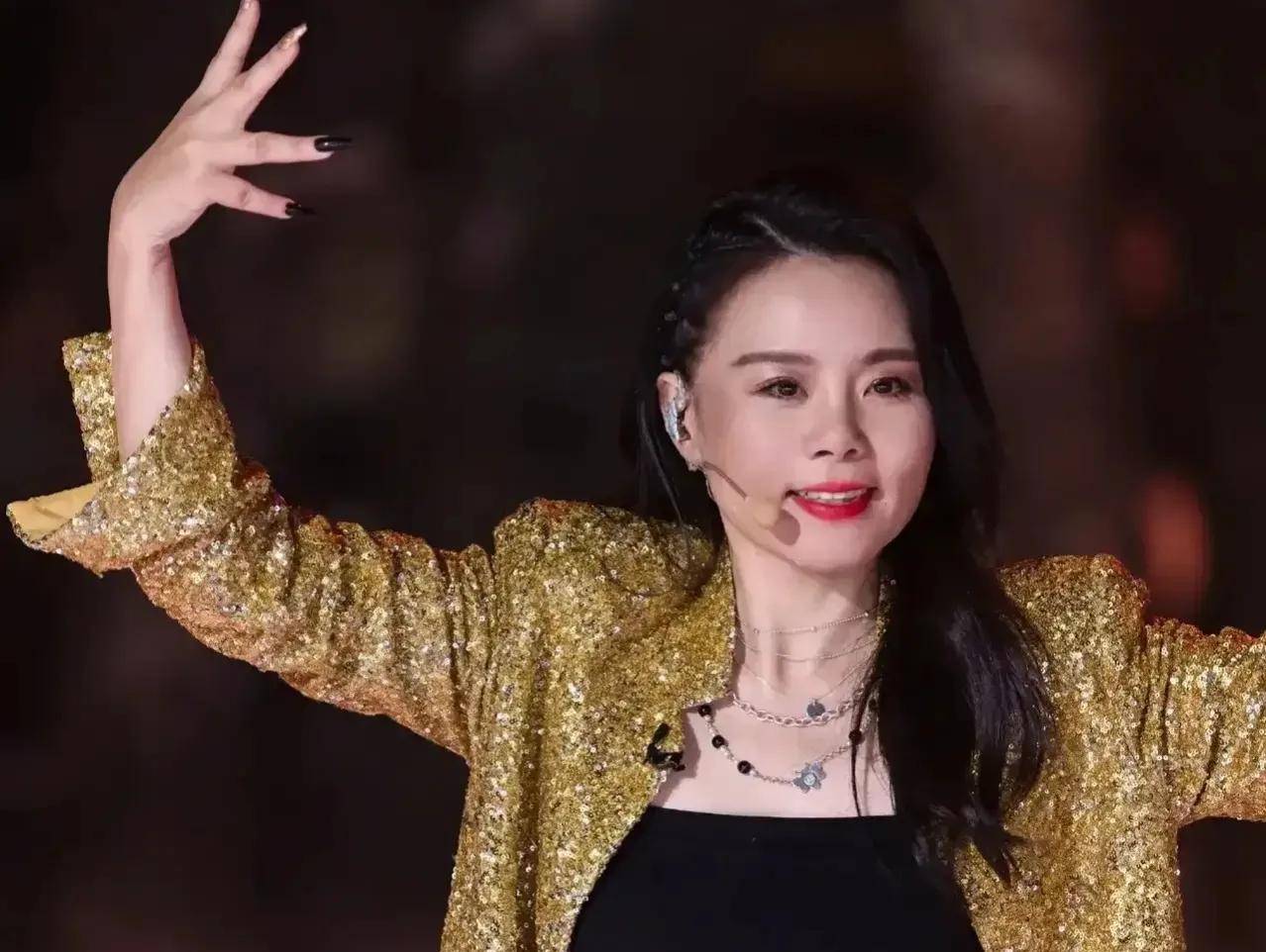 龚琳娜:一曲封神13年,当红时嫁德国丈夫生两子,47岁再翻红_音乐_首歌