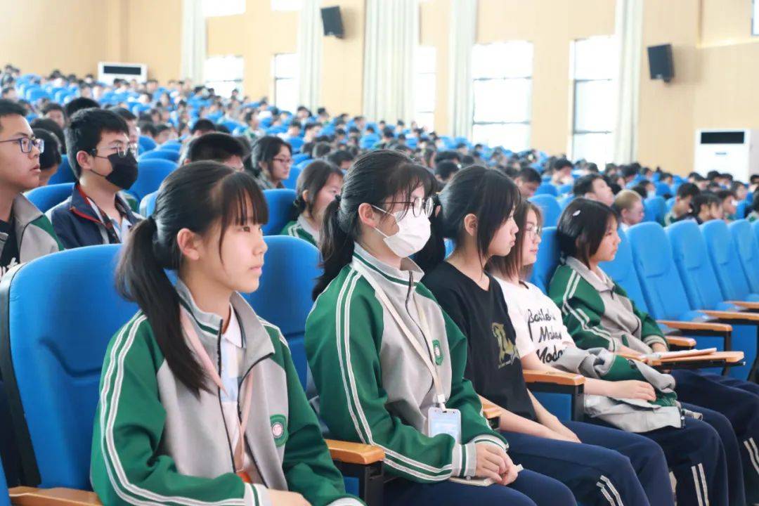 【远离伤害 保护自己】法治副校长进校园进行时_法律_校园欺凌_什么