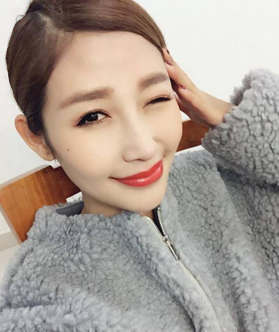 美女主持张朱皓然:28岁嫁王乐乐,30岁为其产女,一家三口很幸福_节目