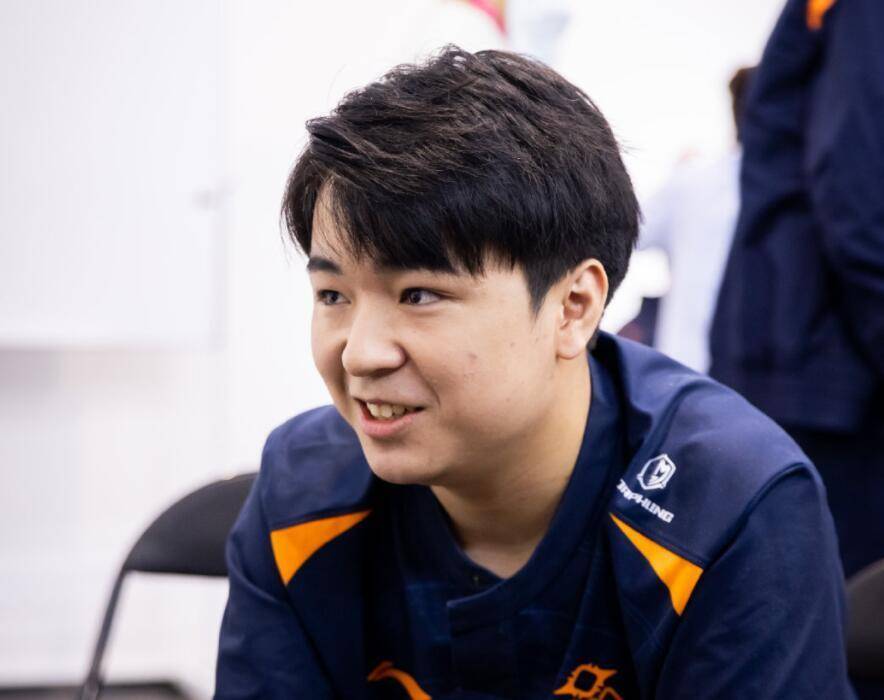 lol官方比选手还忙,本月第三次介入,宣布弱爆图标不能亮_节奏_嘲讽