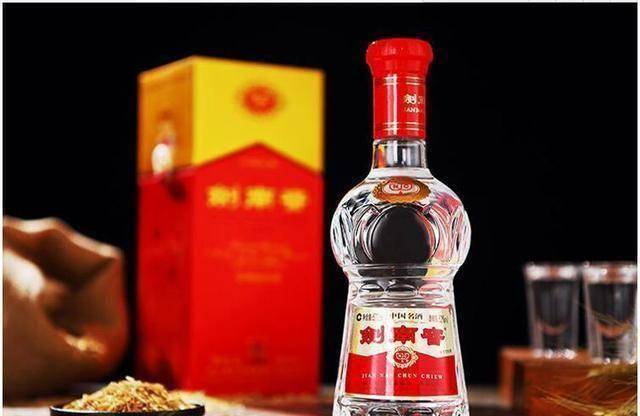 茅指的是飞天茅台,五指的是五粮液普五,剑指的就是水晶剑南春