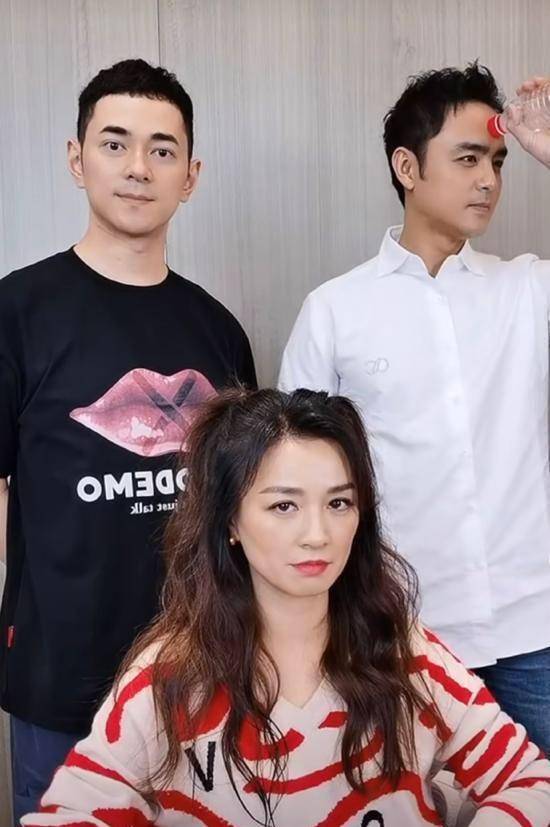 40岁明道卖力跳舞好心酸,受尽冷落遭质疑,为养妻儿太拼命_舞蹈_人气