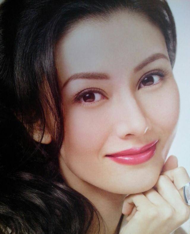 48岁李嘉欣复出,不愧是"东方明珠",模样依旧18岁!_生活_老公_儿子