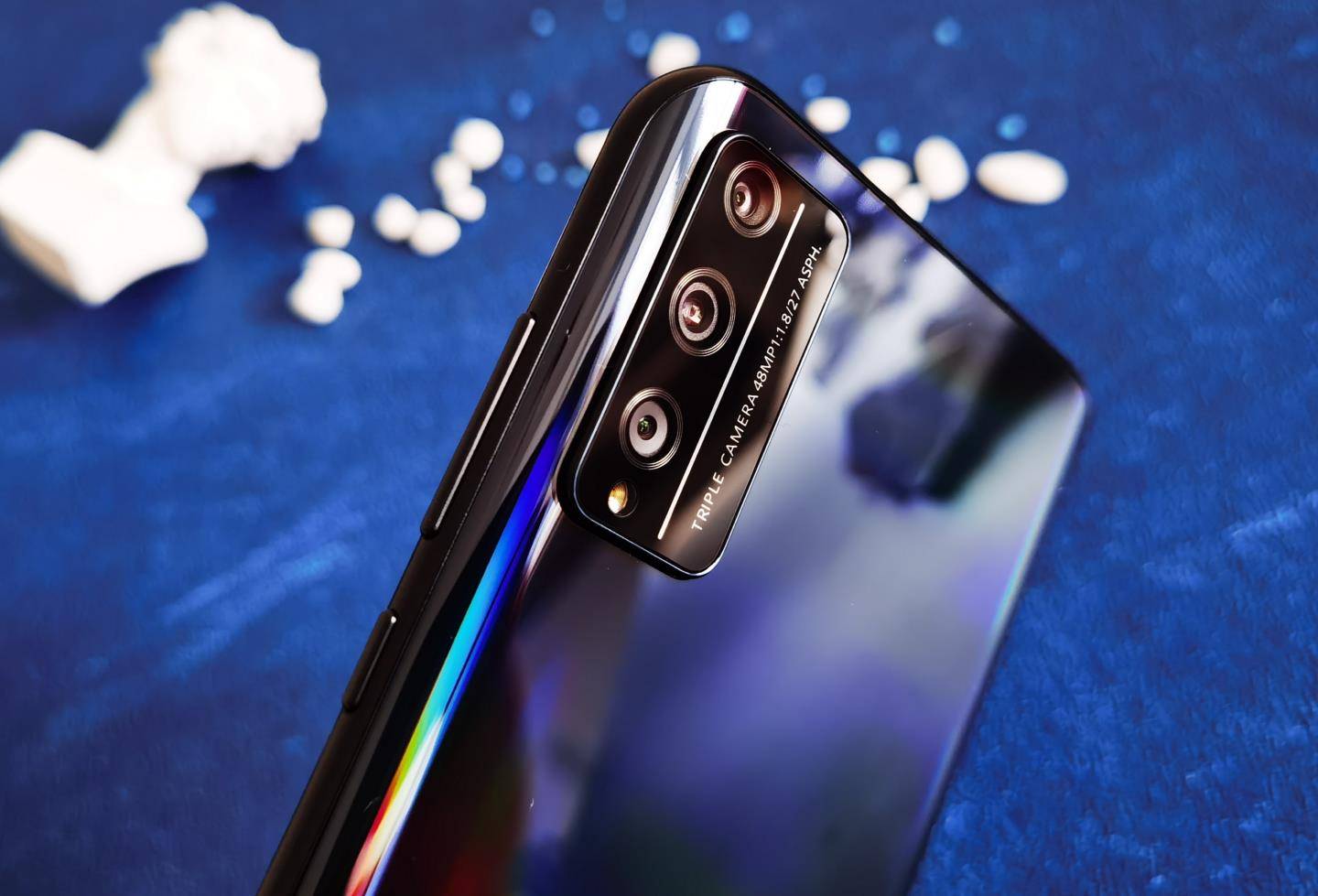 荣耀play4tpro真机启动?意外?很薄_配置_机身_手机