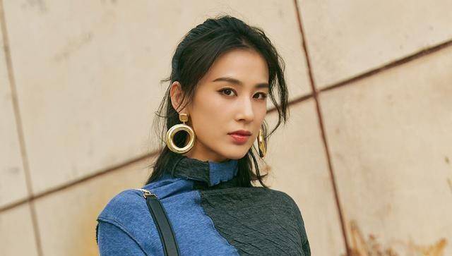 黄圣依张含韵预备女团归来,机场上演姐妹情深!_阿朵_比赛_履历