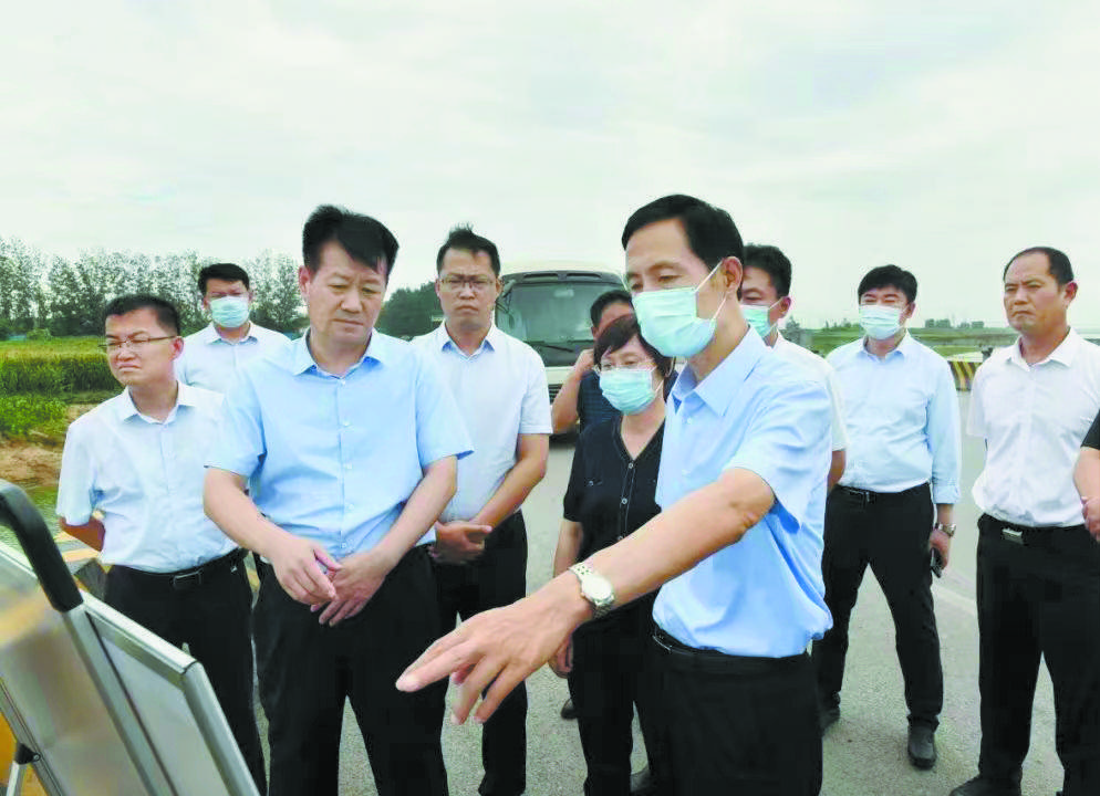 市委書記張倫督導生態環保工作(資料片)副市長曹臨為