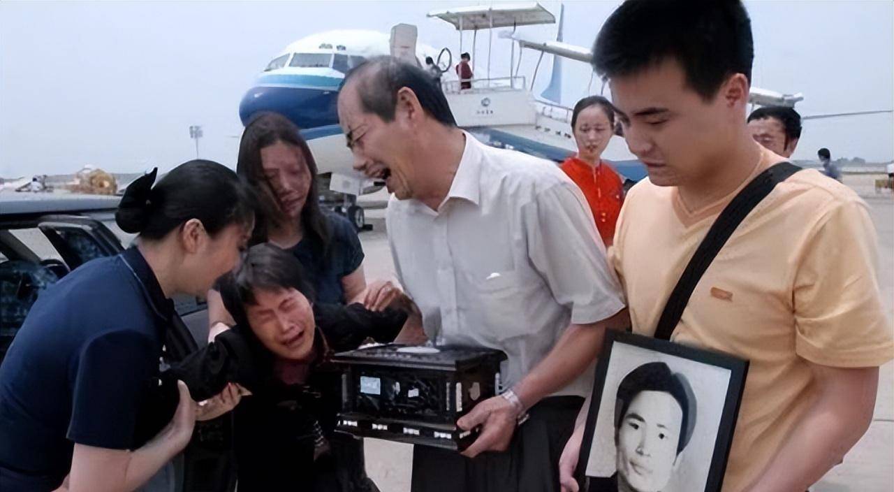 03年大学生因"三无"收容被害,涉案人员全部判刑,一项