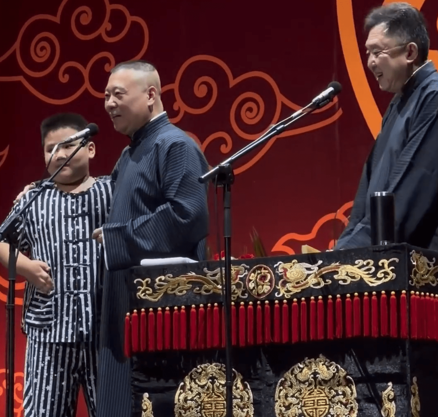 郭德纲力捧8岁小儿子继承衣钵,夸他天赋异禀,是个相声的好苗子_安迪