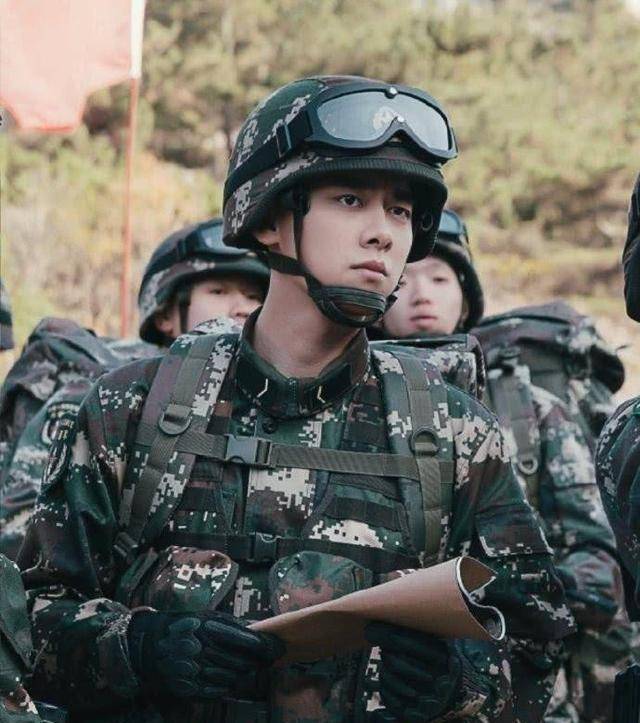 和欧阳俊,林安邦易子梦其他三名同学一起加入了火箭军进入了270旅