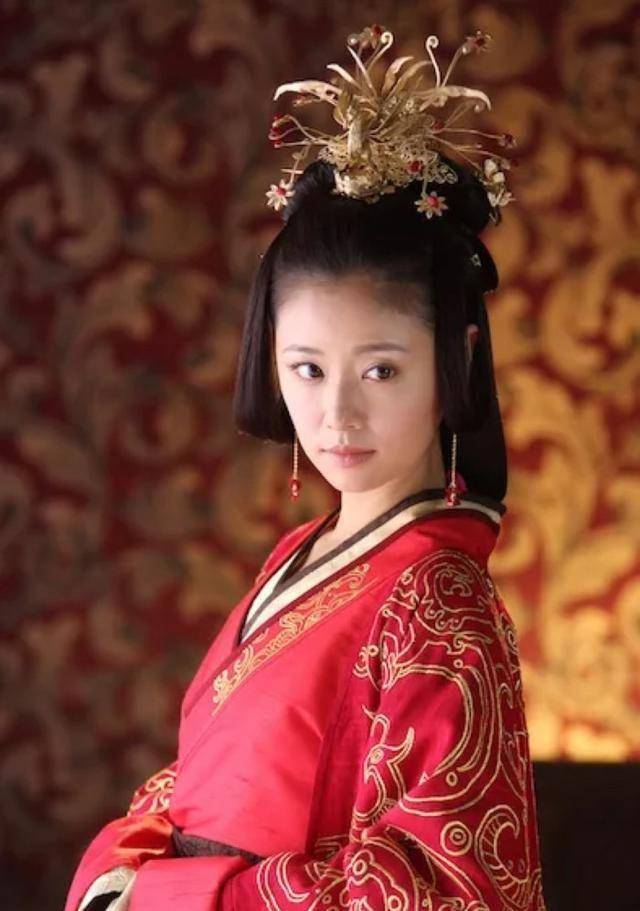 8年前这部宫廷剧竟暗藏26位绝色美女,杨幂张雪迎在剧中只是配角_窦漪