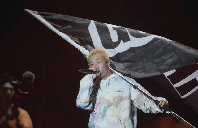 霸气回归,gai成功登上央视舞台,演唱正能量歌曲!_弹壳_说唱_因为