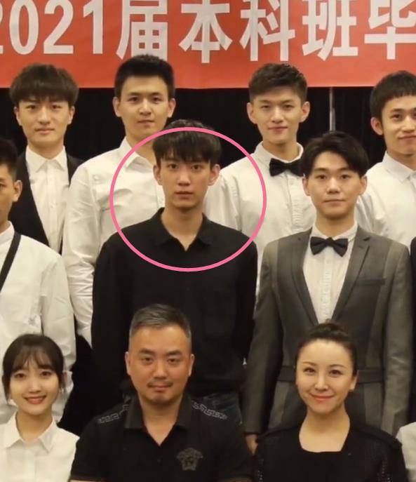 王俊凯,王子奇和出演了《棋魂》的郝富申是同一届的,只不过除了王俊凯