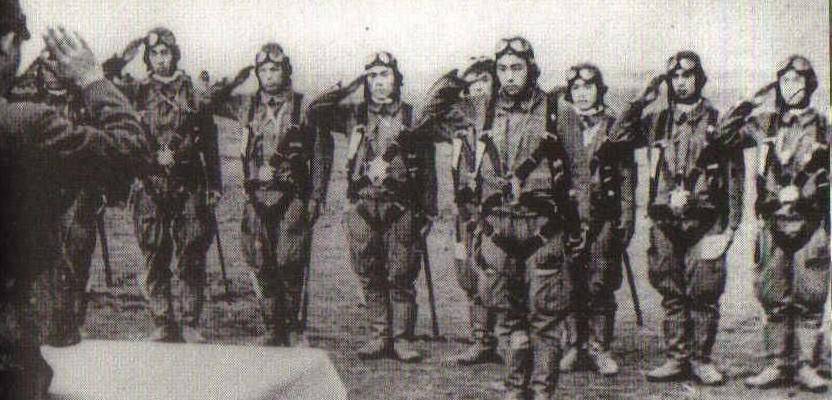 在1944年10月25日,关行男的部队开始准备了他们的第四次出击,关的5架