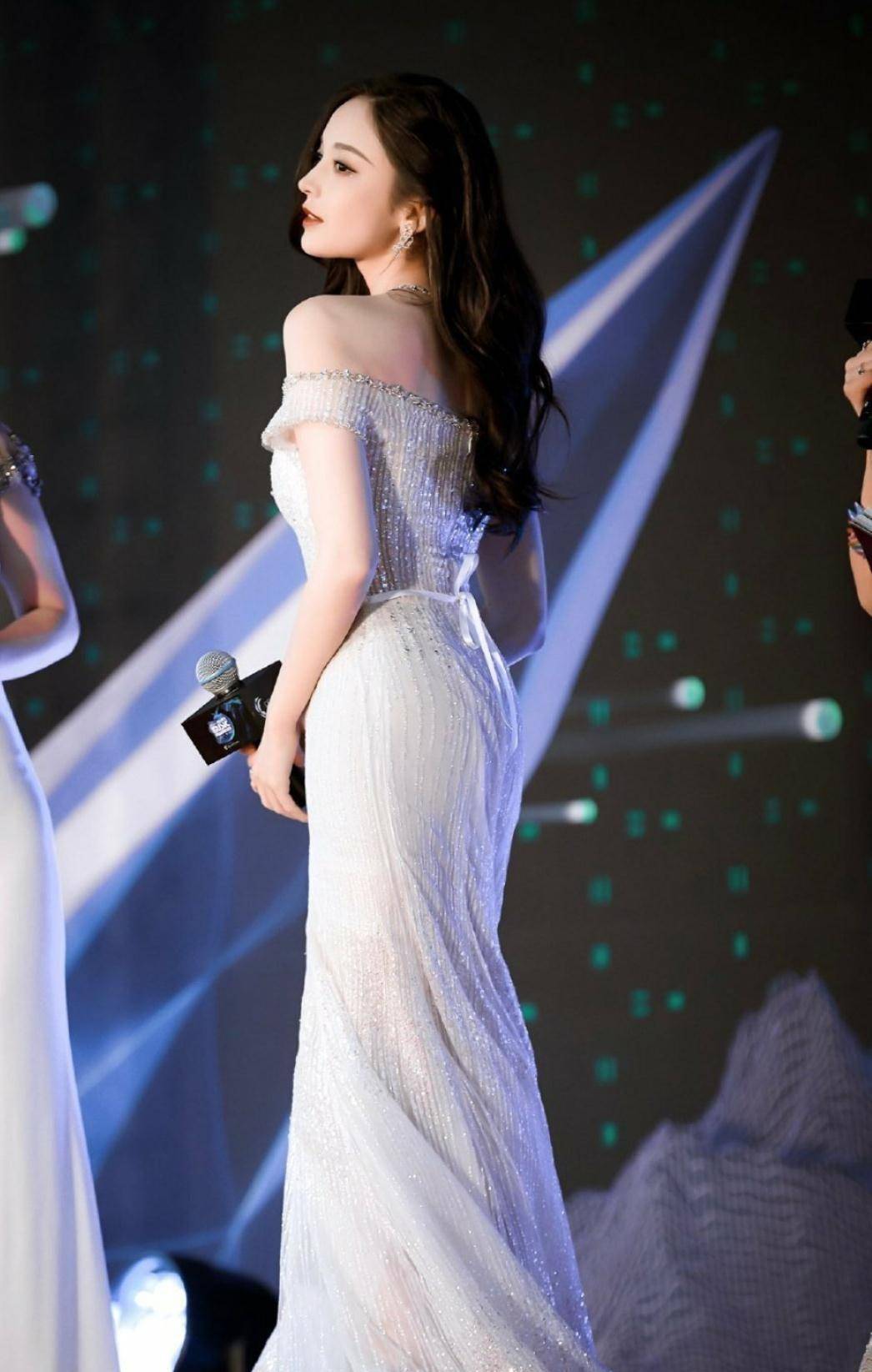 长裙礼服惊艳全场,太给国人长脸了_网友_平台_社交