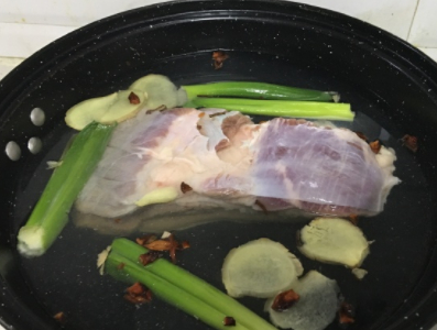 原创            梅菜扣肉的家常做法，油而不腻，超下饭，比饭店的还好吃（梅菜扣肉最好吃的做法）