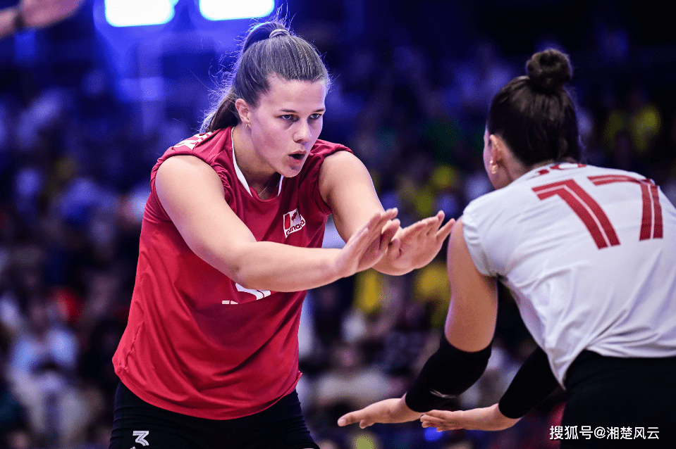 加拿大女排3-2力克奥运冠军巴西队,燃起晋级总决赛希望_比赛_拦网