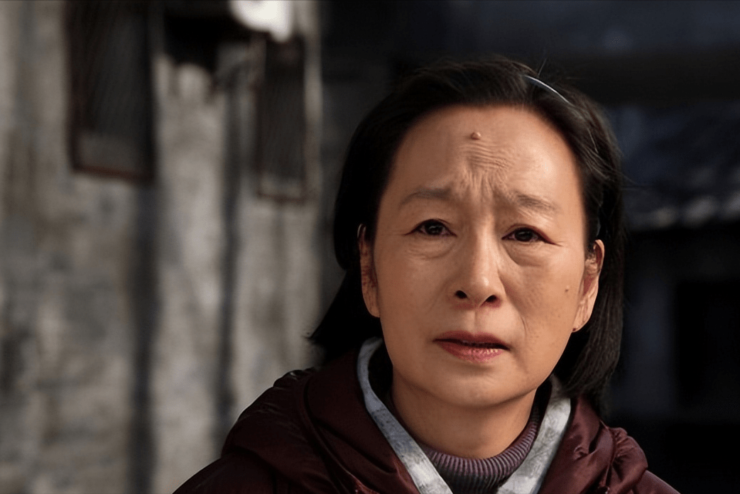 81岁母亲有3子女控诉养老难:儿子挣钱,大女儿带娃,小女儿打牌_王桂香