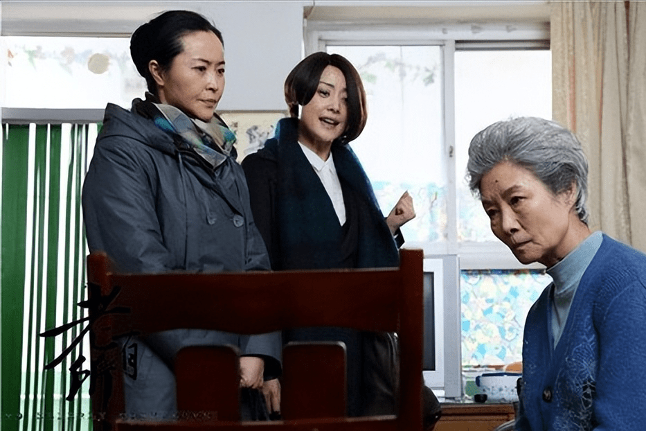 81岁母亲有3子女控诉养老难:儿子挣钱,大女儿带娃,小女儿打牌_王桂香