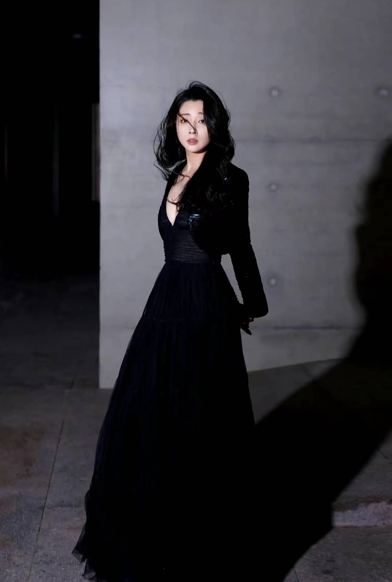 女神殷桃简直就是魔鬼身材,尤其嘴唇美到了极致,令人过目不忘_散发出