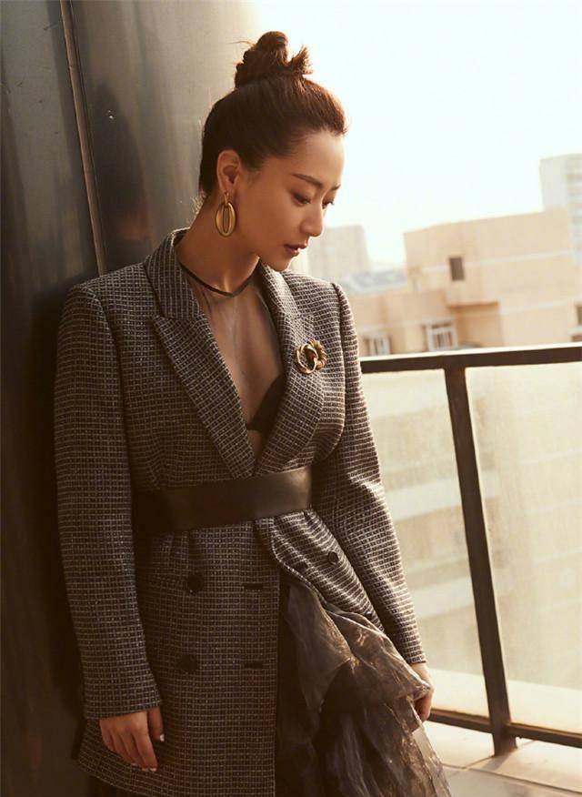 京城四美之一的白冰,如今已经孩子六岁,年龄33岁身材保持在20岁_款式