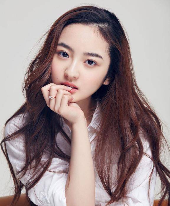 贾乃亮工作室旗下女艺人有七美,张予曦第三,前两位不分伯仲_李小璐