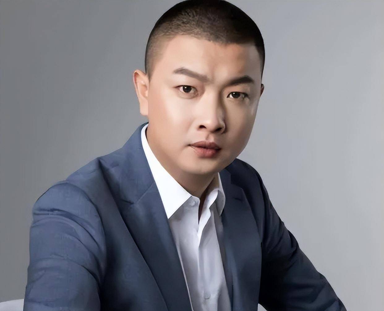 近日,本就声名狼藉的马洪涛,再次因为在直播间夸大宣传某款白酒的事件