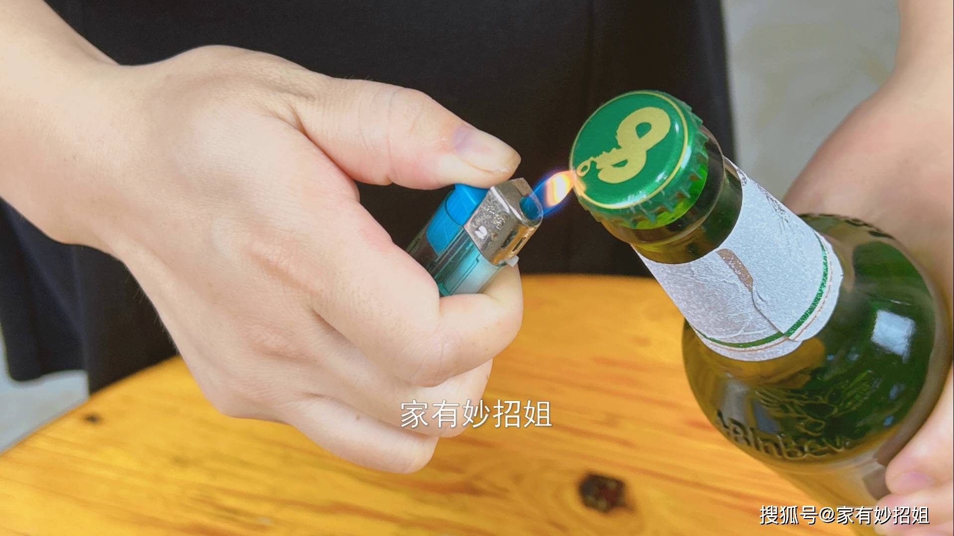 抽烟就会随身携带打火机,其实打火机也可以用来打开啤酒瓶盖