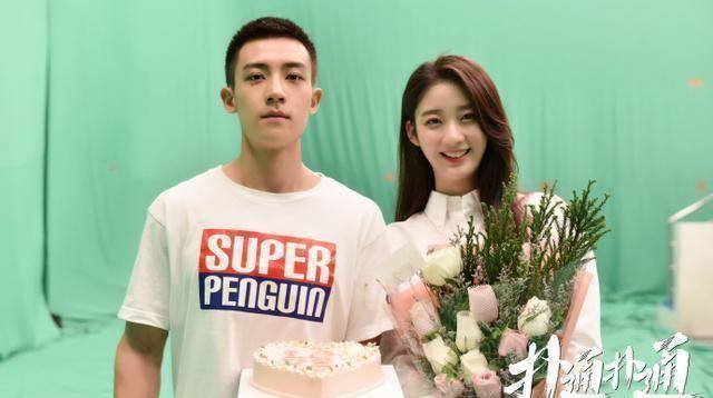 何洛洛把她当女神,《101》被淘汰后,合作肖战队友两度饰演女主_戚砚笛