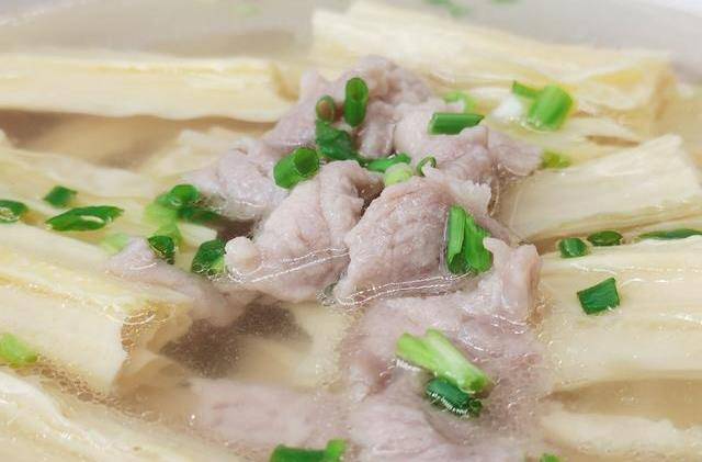 做法简单又好吃的汤品,腐竹清香,肉片滑嫩,饭前一碗,食欲大开_瘦肉
