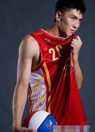 曾与"中国第一车模"传绯闻_张博_八一队_作风