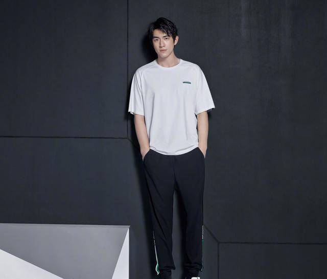 在上海举行《和平精英》夏日盛典,邀请了林更新,宋茜,杨迪,火箭少女