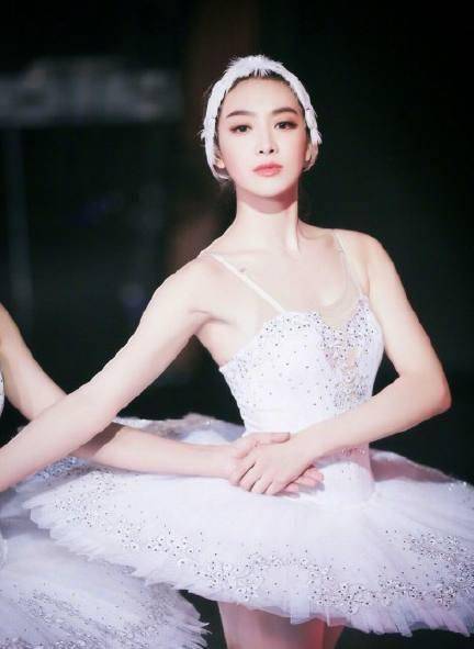 杨幂穿芭蕾裙却是这种画风?_宋茜_气质_穿过
