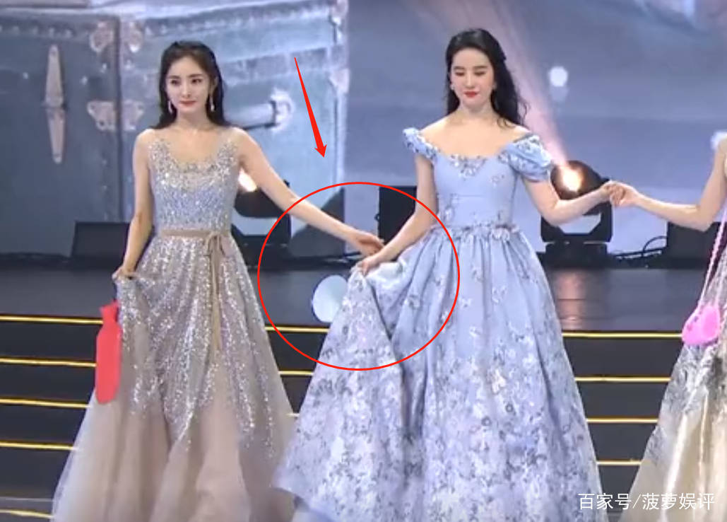 大家都手牵手走秀,杨幂刘亦菲偏偏不一样_画面_杨颖_件物品