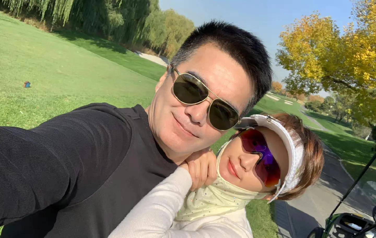 许亚军:4段婚姻两个儿子,拍戏半年回家发现儿子比自己还高_妻子_牛莉