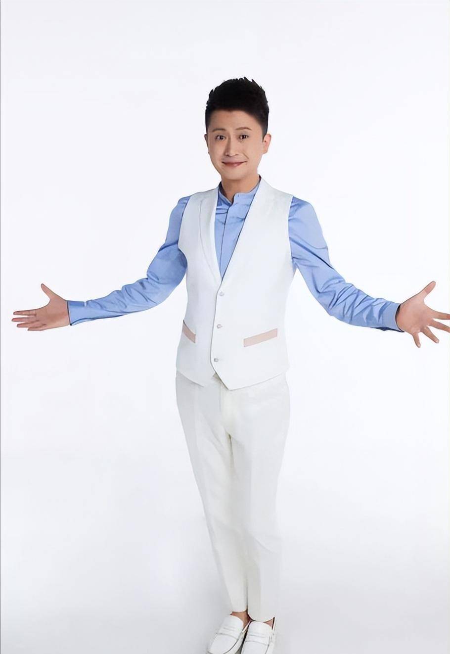 电视主持人杨帆一家四口幸福美满,就是大女儿让我"头疼"_父亲_小号