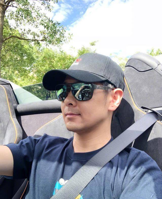 林志颖开400万敞篷跑车,只为带儿子去买奶茶_kimi_生活_网友