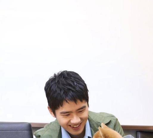 近视都这么帅哈哈哈啊哈哈哈是我刘昊然抱柴犬扫楼哈哈哈哈哈哈哈哈哈