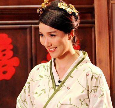 李亚男穿古装难驾驭,"现代脸"太出戏,网友:还是换回现代装吧_气质