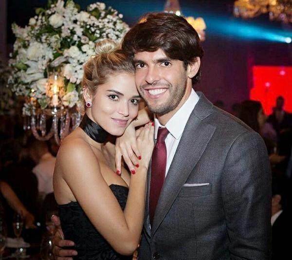 卡卡二婚再娶美娇妻,曾遭前妻男友侮辱,他是压制c罗梅西唯一人_卡洛琳