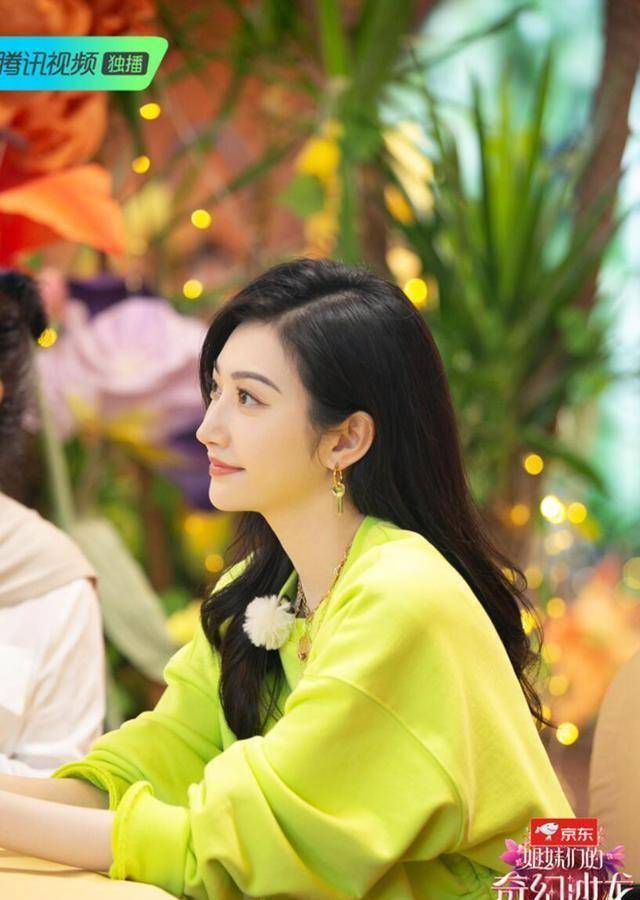 景甜林允分享学生时代证件照《姐妹们的奇幻沙龙》聊亲子关系引共鸣