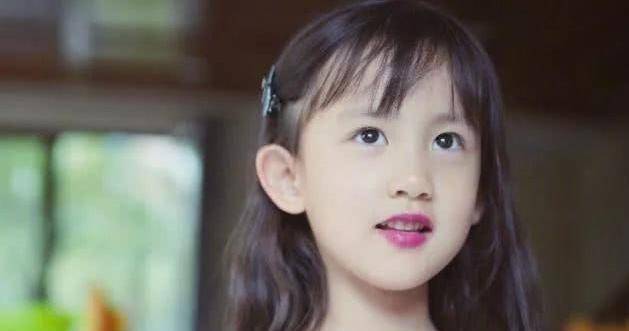 而小女儿黄少艾正好就是这样的小可爱,笑的时候,世界是最美丽的,这大