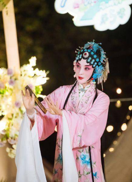 妻子的浪漫旅行高糖收官,蒋勤勤唱戏,秦海璐跳女团舞,精彩不断_张馨月