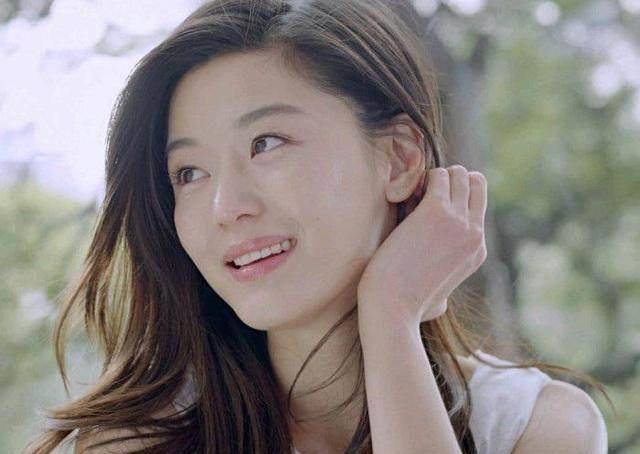 全智贤清纯高中照就这么美,让人想起年轻时的宋慧乔_乔妹_宋仲基_时候