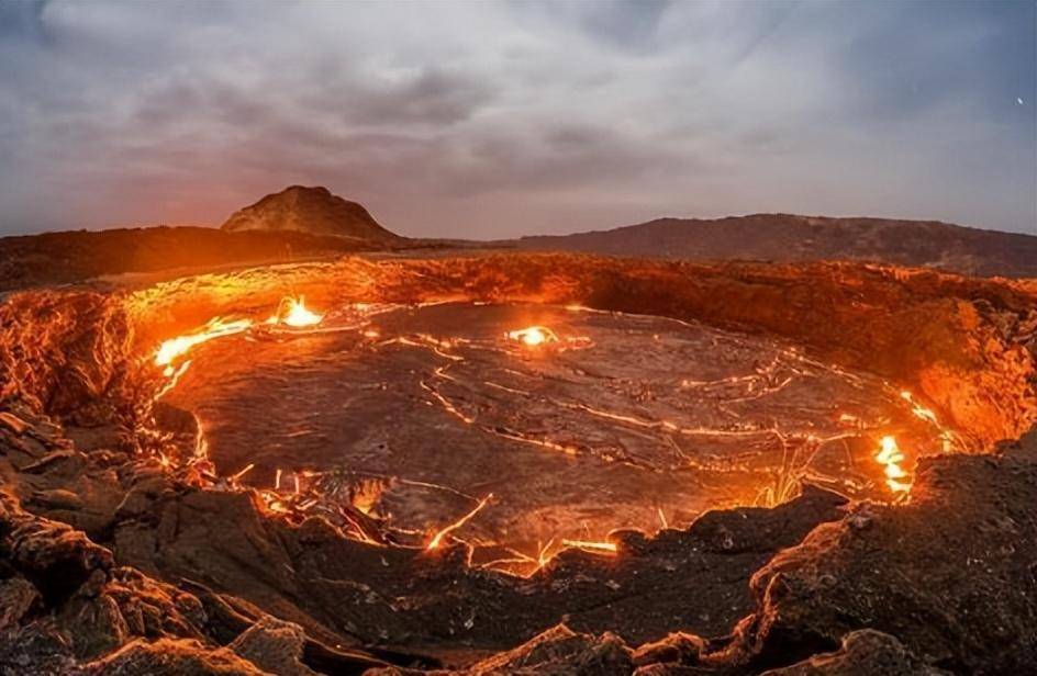 克利夫兰火山的地质特征和喷发历史:来自岩石和地球物理学的证据