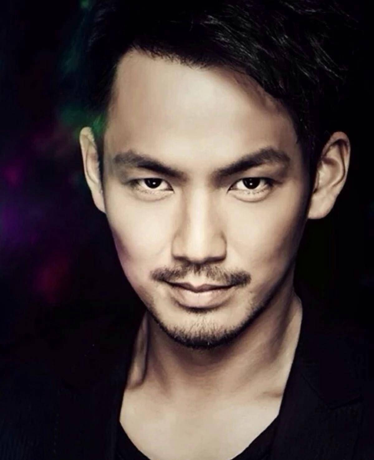 年轻时的钟汉良,普通格子衬衫穿起来也好得无法言喻!_小哇_表演_感觉