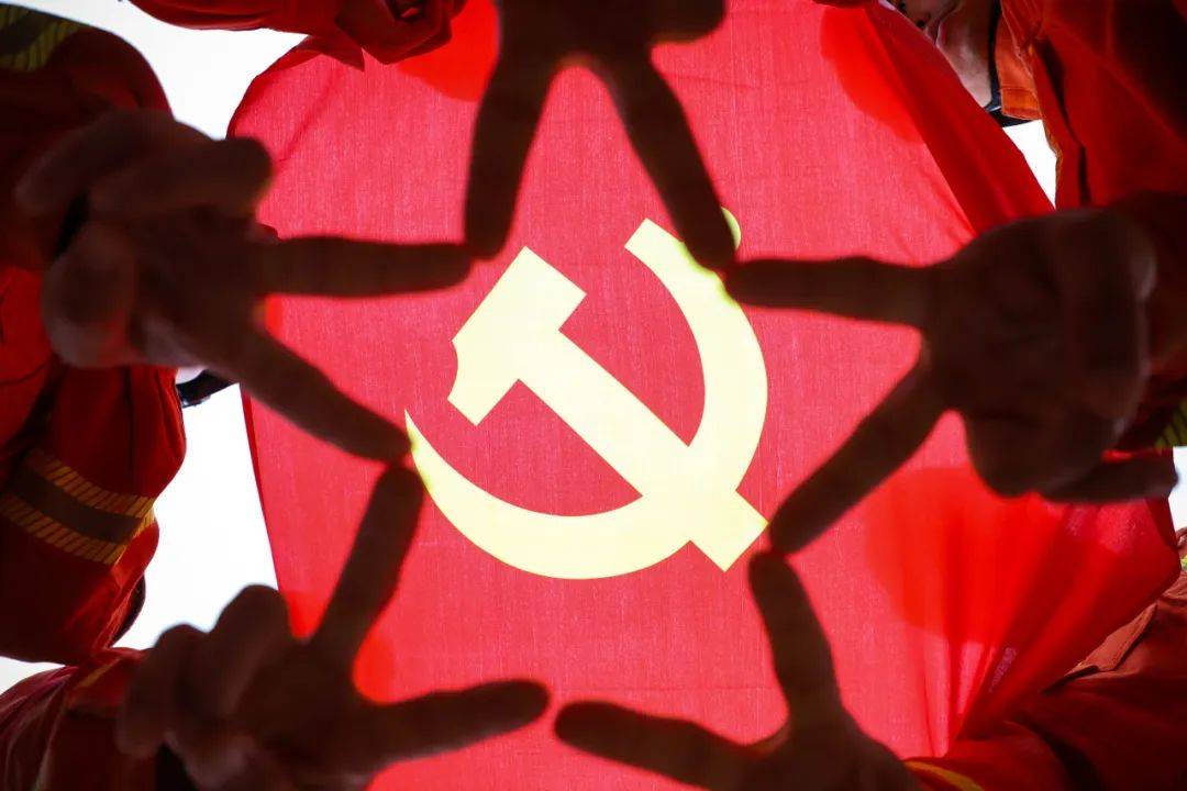 七一建党节丨我与党旗同框 用最美瞬间向党旗致敬_祝福_生活_指战员