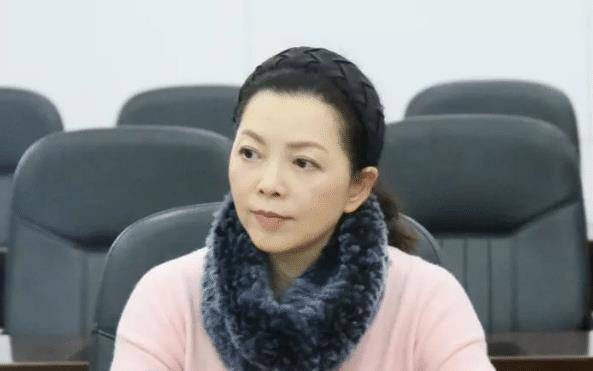 之后仇晓选择嫁给了一位圈外的富豪,结婚两年之后就生下了一个儿子